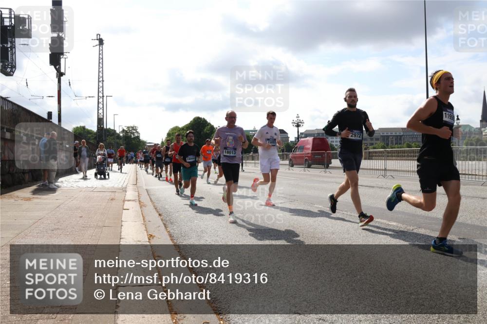 29.06.2025 - hella hamburg halbmarathon Lena Gebhardt http://msf.ph/oto/8419316 29.06.2025 09:51:26 Lombardsbrücke 18868, 18013, 15857, 2972, 11959, 1136, 1256, 1520, 1570, 1677, 1903, 1912, 1920, 1941, 1962, 2579, 2880, 2972, 3523, 3700, 3947, 4297, 4634, 4759, 4843, 4854, 4865, 4888, 4889, 4991, 4999, 5087, 5275, 5375, 5387, 5410, 6429, 6490, 6593, 6639, 6721, 6901, 7105, 7116, 7284, 7363, 7378, 7635, 7693, 7962, 8122, 8319, 8871, 8966, 9114, 9262, 9313, 9364, 9371, 9380, 9755, 9833, 9885, 10193, 10415, 10469, 10480, 10669, 11049, 11417, 11907, 11959, 12153, 14201 meine-sportfotos.de
