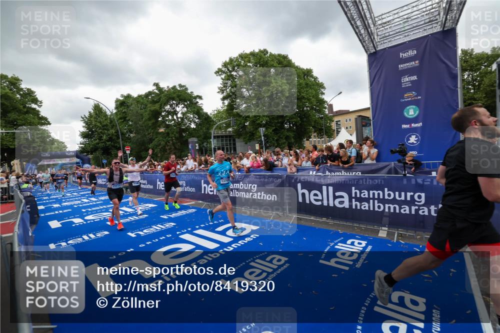 29.06.2025 - hella hamburg halbmarathon Zöllner http://msf.ph/oto/8419320 29.06.2025 10:52:26 Ziel 4140, 4587, 6164, 7896, 8371, 8661, 9876, 13015, 13211, 13707, 15144, 15446, 17773, 17997 meine-sportfotos.de