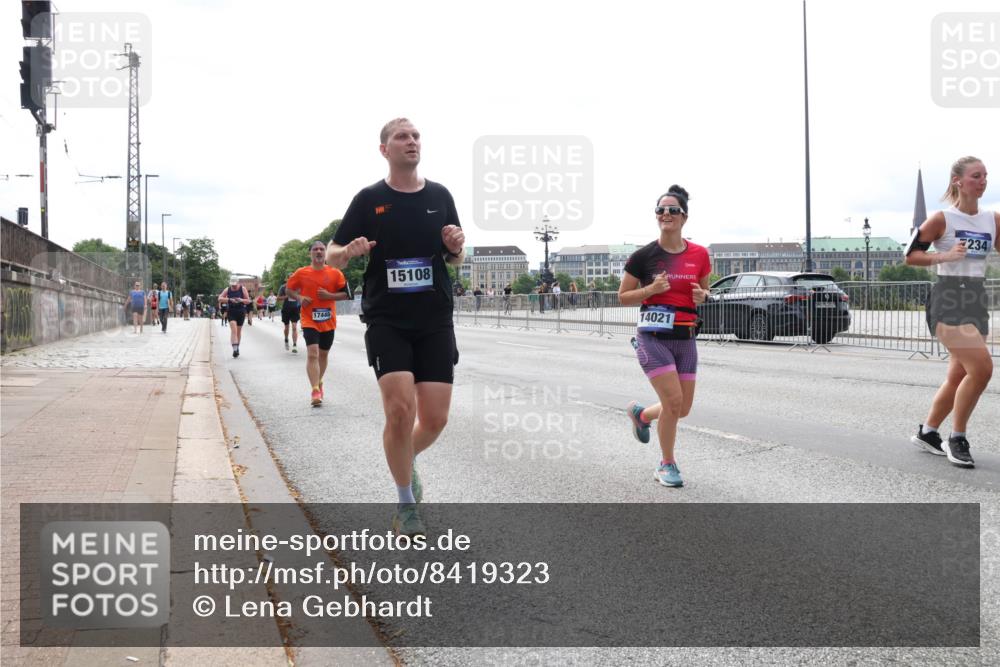 29.06.2025 - hella hamburg halbmarathon Lena Gebhardt http://msf.ph/oto/8419323 29.06.2025 10:27:23 Lombardsbrücke 17445, 15108, 14021, 234, 1530, 1793, 2306, 2775, 4358, 4372, 5285, 5494, 5495, 5707, 5825, 6214, 6259, 6637, 7234, 7314, 7764, 7944, 8056, 8085, 8281, 9349, 10077, 10158, 10412, 10413, 10465, 11110, 11256, 11766, 12500, 13462, 14020, 14021, 14206, 15108, 15641, 17049, 17427, 17445, 17791, 18012, 18097, 18766, 18976 meine-sportfotos.de