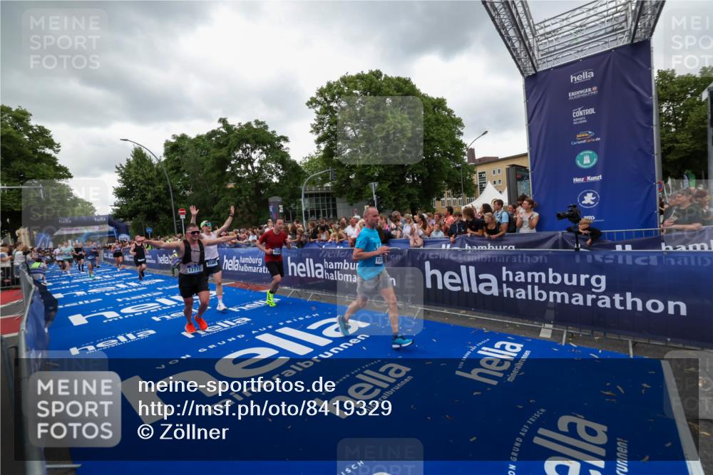 29.06.2025 - hella hamburg halbmarathon Zöllner http://msf.ph/oto/8419329 29.06.2025 10:52:27 Ziel 4140, 4587, 7178, 8371, 8661, 9876, 11791, 13015, 13211, 13707, 15144, 17773, 17997 meine-sportfotos.de