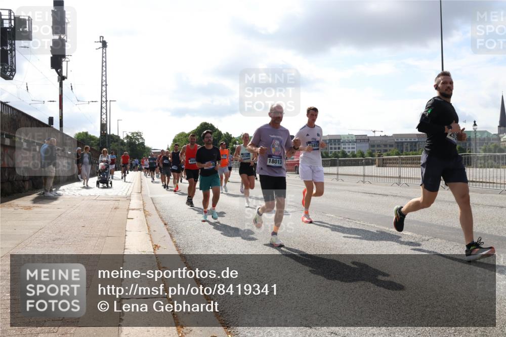 29.06.2025 - hella hamburg halbmarathon Lena Gebhardt http://msf.ph/oto/8419341 29.06.2025 09:51:26 Lombardsbrücke 5375, 15383, 18013, 15857, 1136, 1256, 1520, 1570, 1677, 1903, 1912, 1920, 1941, 1962, 2579, 2880, 2972, 3523, 3700, 3947, 4297, 4634, 4759, 4843, 4854, 4865, 4888, 4889, 4991, 4999, 5087, 5275, 5375, 5387, 5410, 6429, 6490, 6593, 6639, 6721, 6901, 7105, 7116, 7284, 7363, 7378, 7635, 7693, 7962, 8122, 8319, 8871, 8966, 9114, 9262, 9313, 9364, 9371, 9380, 9755, 9833, 9885, 10193, 10415, 10469, 10480, 10669, 11049, 11417, 11907, 11959, 12153, 14201 meine-sportfotos.de