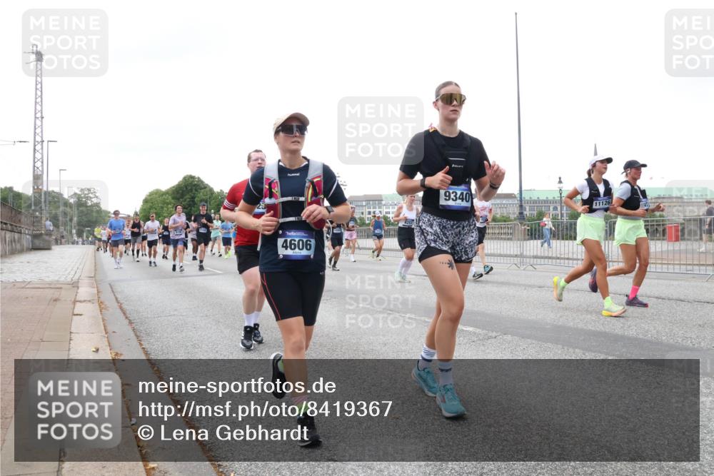 29.06.2025 - hella hamburg halbmarathon Lena Gebhardt http://msf.ph/oto/8419367 29.06.2025 10:52:15 Lombardsbrücke 4606, 9340, 11126, 1418, 1978, 2420, 2528, 3038, 3645, 4087, 4273, 4436, 4598, 4606, 4815, 5062, 5262, 5360, 5534, 6386, 6403, 6404, 6406, 6456, 6604, 6671, 6985, 7682, 7690, 7691, 7735, 7812, 8194, 8196, 8250, 8251, 8621, 9103, 9220, 9368, 9460, 9590, 9594, 9673, 9730, 9731, 10080, 10296, 10342, 10392, 10533, 10634, 10673, 10693, 10884, 11084, 11101, 11126, 11127, 11297, 11375, 11736, 11899, 11974, 12065, 12546, 12558 meine-sportfotos.de