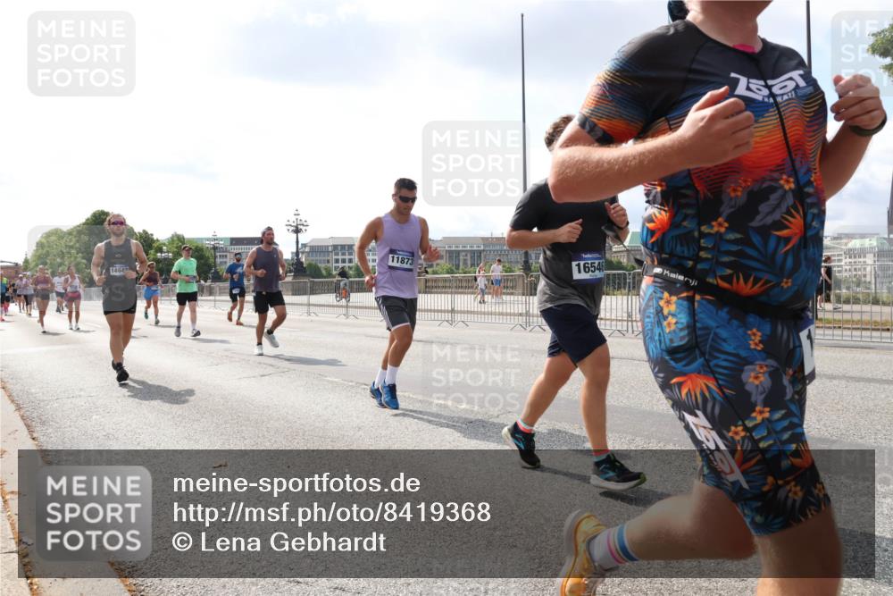 29.06.2025 - hella hamburg halbmarathon Lena Gebhardt http://msf.ph/oto/8419368 29.06.2025 10:05:35 Lombardsbrücke 11873, 16546, 1229, 1863, 1936, 1981, 2288, 2298, 2471, 2540, 2624, 3461, 3578, 3929, 4014, 4220, 4782, 5073, 5762, 6059, 7826, 8894, 8909, 8999, 9007, 9075, 9165, 9339, 9477, 9559, 9680, 9736, 9737, 9738, 9917, 10343, 10694, 10791, 10998, 11784, 11873, 11958, 12557, 13221, 13717, 14203, 14465, 14642, 16092, 16478, 16546, 16847, 17707, 17731, 17740, 18616, 18617, 18973, 19034, 19248 meine-sportfotos.de