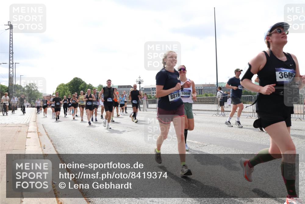 29.06.2025 - hella hamburg halbmarathon Lena Gebhardt http://msf.ph/oto/8419374 29.06.2025 10:42:40 Lombardsbrücke 3874, 1417, 17670, 2580, 8816, 10899, 3615, 1150, 1360, 1624, 1656, 1929, 1957, 1964, 1994, 2069, 2134, 2401, 2450, 2509, 2538, 2580, 2940, 2941, 3283, 3378, 3605, 3874, 4092, 4105, 4334, 4353, 4385, 4778, 4891, 4892, 5403, 5417, 5419, 5810, 6120, 6764, 6828, 6917, 7040, 7260, 7357, 7513, 7557, 7666, 8014, 8161, 8459, 8525, 8526, 8529, 8712, 8816, 9370, 9378, 9980, 10008, 10454, 10532, 10697, 11142, 11710, 12151, 12441, 13241 meine-sportfotos.de