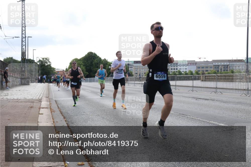 29.06.2025 - hella hamburg halbmarathon Lena Gebhardt http://msf.ph/oto/8419375 29.06.2025 09:41:49 Lombardsbrücke 7862, 1241, 6559, 1241, 2459, 2892, 4128, 4571, 6559, 7142, 7862, 9442, 10234, 10485, 10780, 11194, 11624, 11965, 12067, 12641, 13440, 13751, 13780, 14019, 14107, 14506, 16169, 16361, 16484, 17752, 17856, 18124, 18897 meine-sportfotos.de