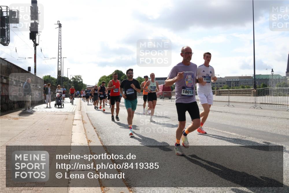 29.06.2025 - hella hamburg halbmarathon Lena Gebhardt http://msf.ph/oto/8419385 29.06.2025 09:51:26 Lombardsbrücke 4999, 18868, 15383, 15857, 18013, 1136, 1256, 1520, 1570, 1677, 1903, 1912, 1920, 1941, 1962, 2579, 2880, 2972, 3523, 3700, 3947, 4297, 4634, 4759, 4843, 4854, 4865, 4888, 4889, 4991, 4999, 5087, 5275, 5375, 5387, 5410, 6429, 6490, 6593, 6639, 6721, 6901, 7105, 7116, 7284, 7363, 7378, 7635, 7693, 7962, 8122, 8319, 8871, 8966, 9114, 9262, 9313, 9364, 9371, 9380, 9755, 9833, 9885, 10193, 10415, 10469, 10480, 10669, 11049, 11417, 11907, 11959, 12153, 14201 meine-sportfotos.de