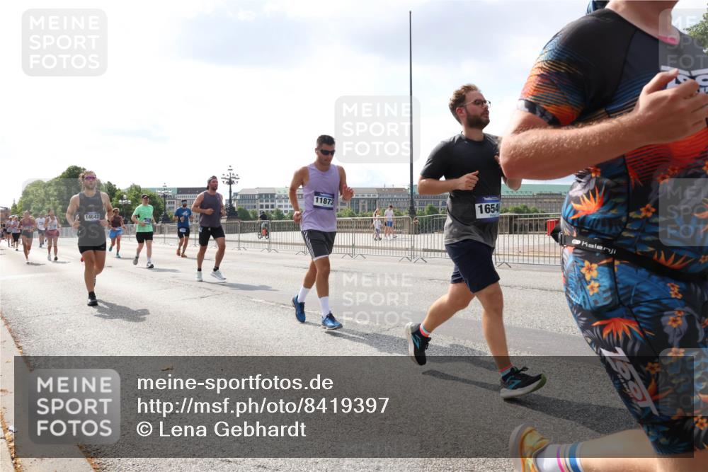 29.06.2025 - hella hamburg halbmarathon Lena Gebhardt http://msf.ph/oto/8419397 29.06.2025 10:05:35 Lombardsbrücke 11873, 14642, 1654, 1229, 1863, 1936, 1981, 2288, 2298, 2471, 2540, 2624, 3461, 3578, 3929, 4014, 4220, 4782, 5073, 5762, 6059, 7826, 8894, 8909, 8999, 9007, 9075, 9165, 9339, 9477, 9559, 9680, 9736, 9737, 9738, 9917, 10343, 10694, 10791, 10998, 11784, 11873, 11958, 12557, 13221, 13717, 14203, 14465, 14642, 16092, 16478, 16546, 16847, 17707, 17731, 17740, 18616, 18617, 18973, 19034, 19248 meine-sportfotos.de