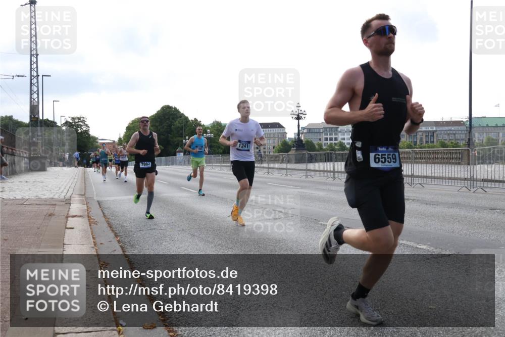 29.06.2025 - hella hamburg halbmarathon Lena Gebhardt http://msf.ph/oto/8419398 29.06.2025 09:41:50 Lombardsbrücke 7862, 1241, 6559, 1241, 2459, 2604, 2892, 4128, 4571, 6559, 7142, 7862, 9442, 10234, 10485, 10780, 11194, 11965, 12067, 12641, 13440, 13751, 13780, 14019, 14107, 14506, 16169, 16361, 16484, 17003, 17752, 17856, 18124, 18897 meine-sportfotos.de