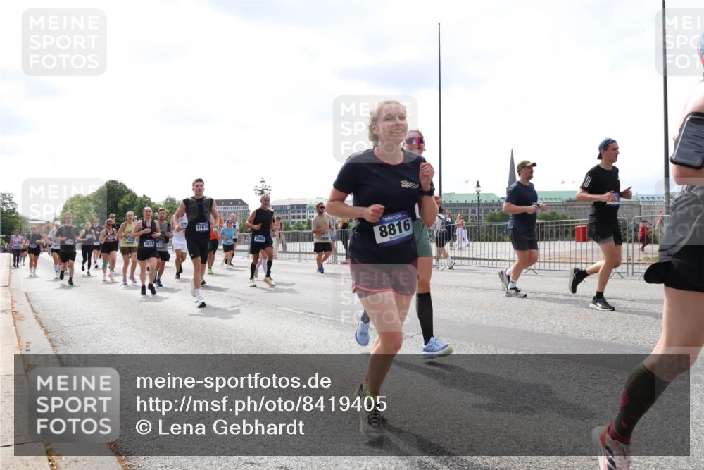 29.06.2025 - hella hamburg halbmarathon Lena Gebhardt http://msf.ph/oto/8419405 29.06.2025 10:42:41 Lombardsbrücke 1455, 1767, 3874, 4170, 2580, 8816, 1150, 1360, 1624, 1656, 1929, 1957, 1964, 1994, 2069, 2134, 2401, 2450, 2509, 2538, 2580, 2940, 2941, 3283, 3378, 3605, 3764, 3874, 4092, 4105, 4334, 4353, 4385, 4778, 4891, 4892, 5403, 5417, 5419, 5810, 6120, 6764, 6828, 6917, 7040, 7260, 7513, 7557, 7666, 8161, 8459, 8525, 8526, 8529, 8712, 8816, 9370, 9378, 9980, 10008, 10454, 10532, 10697, 11142, 11710, 12151, 12441, 13049, 13241 meine-sportfotos.de