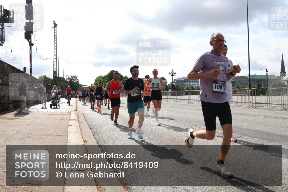 29.06.2025 - hella hamburg halbmarathon Lena Gebhardt http://msf.ph/oto/8419409 29.06.2025 09:51:27 Lombardsbrücke 4999, 18868, 4759, 15383, 18013, 1136, 1256, 1520, 1570, 1677, 1903, 1912, 1920, 1941, 1962, 2579, 2880, 2972, 3523, 3700, 4297, 4634, 4759, 4843, 4854, 4865, 4888, 4889, 4991, 4999, 5087, 5275, 5375, 5387, 5410, 6490, 6593, 6721, 6901, 7105, 7116, 7284, 7363, 7378, 7635, 7693, 7962, 8122, 8319, 8871, 8966, 9114, 9262, 9313, 9364, 9371, 9380, 9755, 9833, 9885, 10193, 10375, 10415, 10469, 10480, 10669, 11049, 11417, 11907, 11959, 12153, 12711, 14201 meine-sportfotos.de
