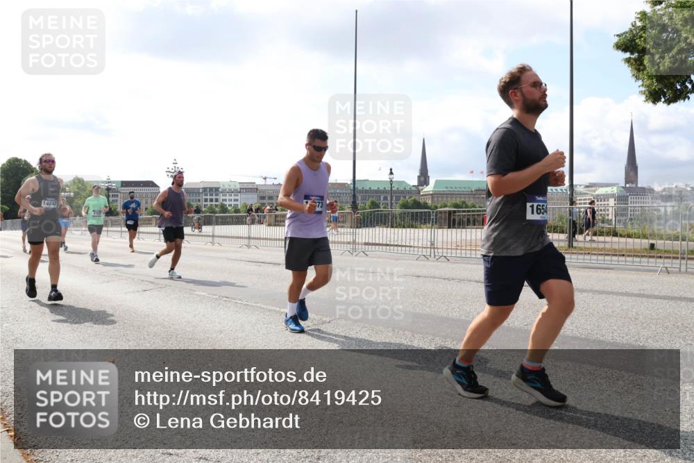 29.06.2025 - hella hamburg halbmarathon Lena Gebhardt http://msf.ph/oto/8419425 29.06.2025 10:05:35 Lombardsbrücke 14642, 1654, 1229, 1863, 1936, 1981, 2288, 2298, 2471, 2540, 2624, 3461, 3578, 3929, 4014, 4220, 4782, 5073, 5762, 6059, 7826, 8894, 8909, 8999, 9007, 9075, 9165, 9339, 9477, 9559, 9680, 9736, 9737, 9738, 9917, 10343, 10694, 10791, 10998, 11784, 11873, 11958, 12557, 13221, 13717, 14203, 14465, 14642, 16092, 16478, 16546, 16847, 17707, 17731, 17740, 18616, 18617, 18973, 19034, 19248 meine-sportfotos.de