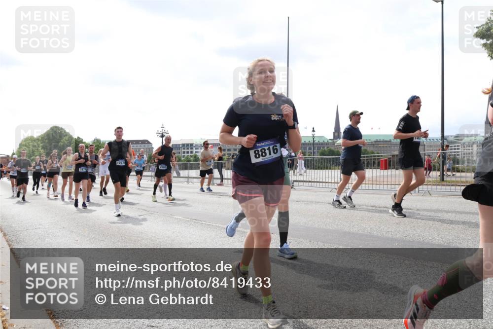 29.06.2025 - hella hamburg halbmarathon Lena Gebhardt http://msf.ph/oto/8419433 29.06.2025 10:42:41 Lombardsbrücke 17675, 3874, 4170, 25801, 8816, 1150, 1360, 1624, 1656, 1929, 1957, 1964, 1994, 2069, 2134, 2401, 2450, 2509, 2538, 2580, 2940, 2941, 3283, 3378, 3605, 3764, 3874, 4092, 4105, 4334, 4353, 4385, 4778, 4891, 4892, 5403, 5417, 5419, 5810, 6120, 6764, 6828, 6917, 7040, 7260, 7513, 7557, 7666, 8161, 8459, 8525, 8526, 8529, 8712, 8816, 9370, 9378, 9980, 10008, 10454, 10532, 10697, 11142, 11710, 12151, 12441, 13049, 13241 meine-sportfotos.de