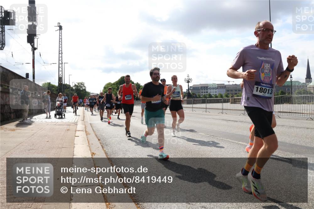 29.06.2025 - hella hamburg halbmarathon Lena Gebhardt http://msf.ph/oto/8419449 29.06.2025 09:51:27 Lombardsbrücke 4999, 15383, 18013, 1136, 1256, 1520, 1570, 1677, 1903, 1912, 1920, 1941, 1962, 2579, 2880, 2972, 3523, 3700, 4297, 4634, 4759, 4843, 4854, 4865, 4888, 4889, 4991, 4999, 5087, 5275, 5375, 5387, 5410, 6490, 6593, 6721, 6901, 7105, 7116, 7284, 7363, 7378, 7635, 7693, 7962, 8122, 8319, 8871, 8966, 9114, 9262, 9313, 9364, 9371, 9380, 9755, 9833, 9885, 10193, 10375, 10415, 10469, 10480, 10669, 11049, 11417, 11907, 11959, 12153, 12711, 14201 meine-sportfotos.de