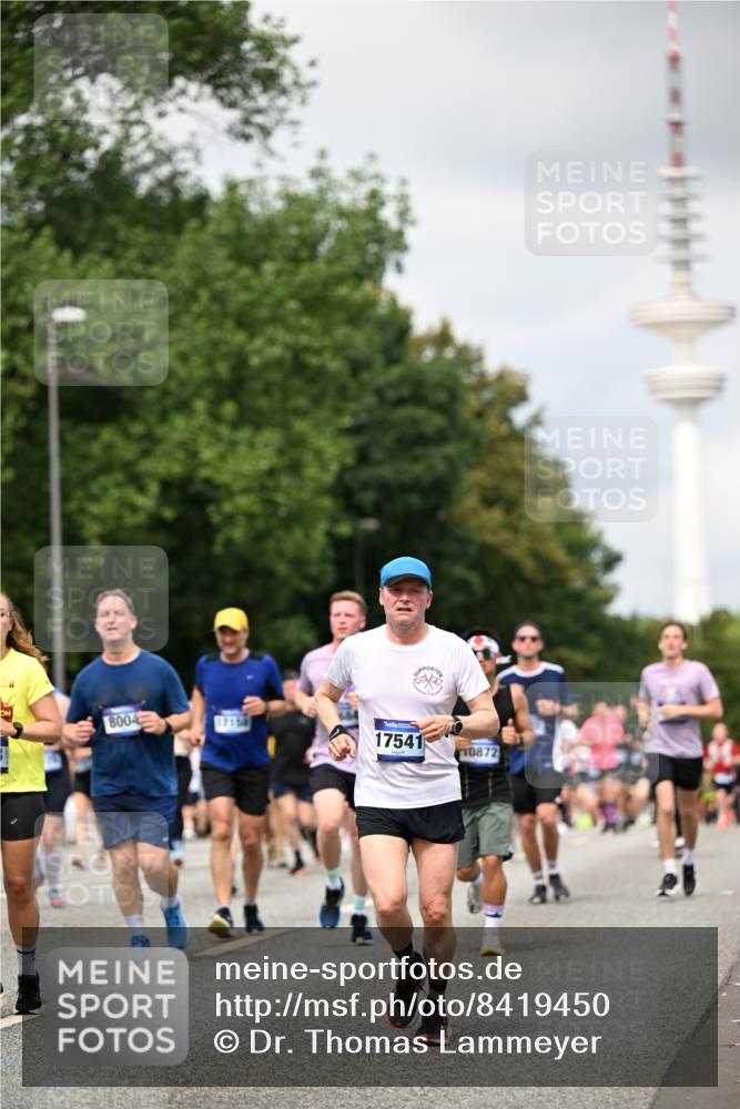29.06.2025 - hella hamburg halbmarathon Dr. Thomas Lammeyer http://msf.ph/oto/8419450 29.06.2025 10:46:25 Kennedybrücke 1039, 1648, 1712, 2762, 2763, 2974, 3326, 3459, 3568, 4329, 4541, 4885, 5432, 5671, 5942, 6066, 6137, 6153, 6320, 6450, 6719, 6726, 6793, 7968, 8004, 8162, 8163, 8712, 9588, 10181, 10483, 10872, 11011, 11017, 11097, 11098, 11207, 11255 meine-sportfotos.de