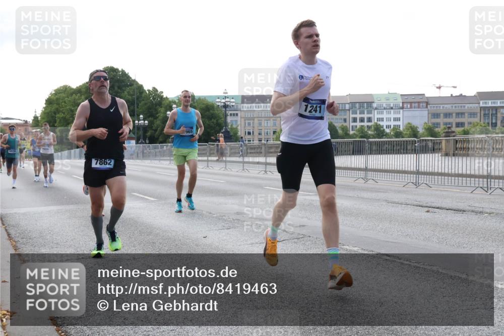 29.06.2025 - hella hamburg halbmarathon Lena Gebhardt http://msf.ph/oto/8419463 29.06.2025 09:41:50 Lombardsbrücke 18124, 7862, 965, 1241, 1241, 2459, 2604, 2892, 4128, 4571, 6559, 7142, 7862, 9442, 10234, 10485, 10780, 11194, 11965, 12067, 12641, 13440, 13751, 13780, 14019, 14107, 14506, 16169, 16361, 16484, 17003, 17752, 17856, 18124, 18897 meine-sportfotos.de