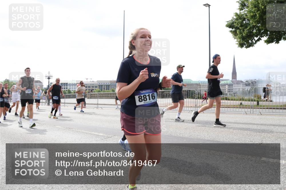 29.06.2025 - hella hamburg halbmarathon Lena Gebhardt http://msf.ph/oto/8419467 29.06.2025 10:42:41 Lombardsbrücke 74, 170, 17676, 2580, 8816, 1150, 1360, 1624, 1656, 1929, 1957, 1964, 1994, 2069, 2134, 2401, 2450, 2509, 2538, 2580, 2940, 2941, 3283, 3378, 3605, 3764, 3874, 4092, 4105, 4334, 4353, 4385, 4778, 4891, 4892, 5403, 5417, 5419, 5810, 6120, 6764, 6828, 6917, 7040, 7260, 7513, 7557, 7666, 8161, 8459, 8525, 8526, 8529, 8712, 8816, 9370, 9378, 9980, 10008, 10454, 10532, 10697, 11142, 11710, 12151, 12441, 13049, 13241 meine-sportfotos.de