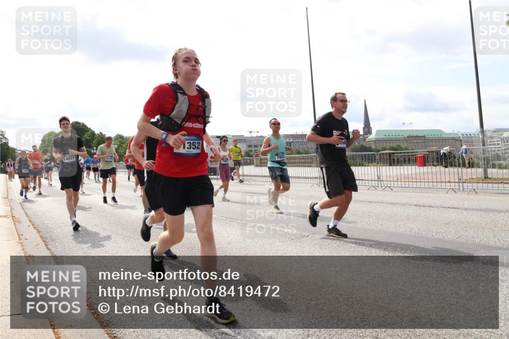 29.06.2025 - hella hamburg halbmarathon Lena Gebhardt http://msf.ph/oto/8419472 29.06.2025 10:18:13 Lombardsbrücke 14831, 352, 7882, 1159, 1160, 1268, 1325, 1554, 1622, 1641, 1820, 1982, 2087, 2094, 2147, 2335, 2634, 2931, 3125, 3138, 3321, 3482, 3977, 4123, 4710, 4738, 4804, 5004, 5290, 5611, 5733, 5909, 6270, 6332, 7094, 7160, 7641, 7649, 7838, 7882, 7883, 8067, 8128, 8248, 8341, 8607, 8799, 9222, 9400, 9539, 9586, 9717, 9734, 9748, 9798, 9834, 9844, 9964, 10174, 10332, 10509, 10659, 10687, 10908, 12498, 13341 meine-sportfotos.de