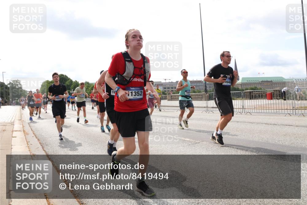 29.06.2025 - hella hamburg halbmarathon Lena Gebhardt http://msf.ph/oto/8419494 29.06.2025 10:18:13 Lombardsbrücke 483, 15182, 1352, 0946, 7883, 1159, 1160, 1268, 1325, 1554, 1622, 1641, 1820, 1982, 2087, 2094, 2147, 2335, 2634, 2931, 3125, 3138, 3321, 3482, 3977, 4123, 4710, 4738, 4804, 5004, 5290, 5611, 5733, 5909, 6270, 6332, 7094, 7160, 7641, 7649, 7838, 7882, 7883, 8067, 8128, 8248, 8341, 8607, 8799, 9222, 9400, 9539, 9586, 9717, 9734, 9748, 9798, 9834, 9844, 9964, 10174, 10332, 10509, 10659, 10687, 10908, 12498, 13341 meine-sportfotos.de