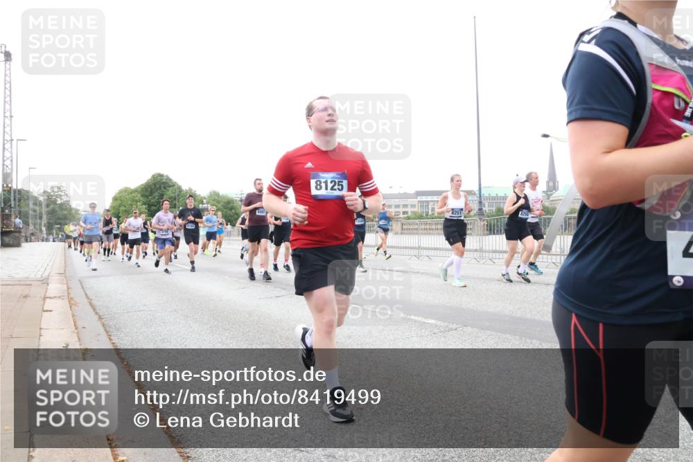 29.06.2025 - hella hamburg halbmarathon Lena Gebhardt http://msf.ph/oto/8419499 29.06.2025 10:52:16 Lombardsbrücke 6985, 8125, 8250, 1418, 1978, 2420, 2528, 3038, 3645, 4087, 4273, 4436, 4598, 4606, 4815, 5062, 5262, 5360, 6386, 6403, 6404, 6406, 6456, 6604, 6671, 6985, 7682, 7690, 7691, 7735, 7812, 8194, 8196, 8250, 8251, 8621, 9068, 9103, 9220, 9368, 9460, 9590, 9594, 9673, 9730, 9731, 10080, 10296, 10342, 10392, 10533, 10634, 10673, 10884, 10928, 11084, 11101, 11126, 11127, 11297, 11375, 11736, 11899, 11974, 12065, 12546, 12558 meine-sportfotos.de