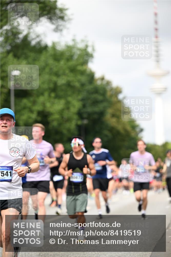 29.06.2025 - hella hamburg halbmarathon Dr. Thomas Lammeyer http://msf.ph/oto/8419519 29.06.2025 10:46:27 Kennedybrücke 1039, 1648, 1712, 2762, 2763, 2974, 3276, 3326, 3459, 3568, 4329, 4541, 4885, 5432, 5671, 5942, 6066, 6137, 6153, 6320, 6450, 6726, 6793, 7022, 7023, 7968, 8004, 8162, 8163, 8712, 9588, 10181, 10872, 11011, 11017, 11098, 11207, 11255 meine-sportfotos.de