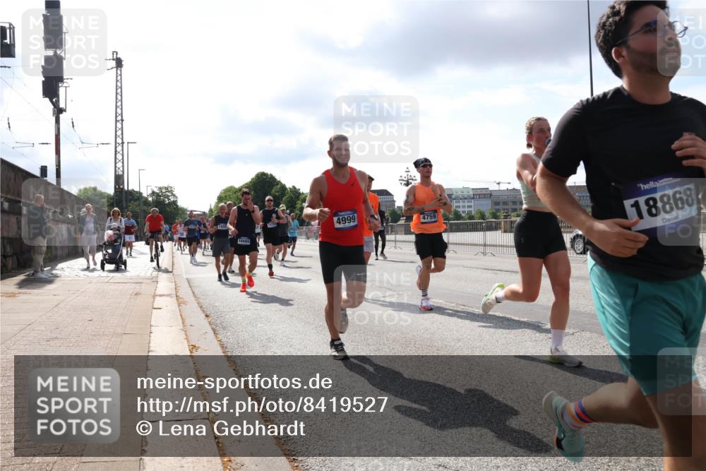 29.06.2025 - hella hamburg halbmarathon Lena Gebhardt http://msf.ph/oto/8419527 29.06.2025 09:51:28 Lombardsbrücke 16660, 4999, 4759, 18868, 1136, 1256, 1520, 1570, 1677, 1903, 1912, 1920, 1941, 1962, 2579, 2880, 2972, 3523, 3700, 4297, 4634, 4759, 4843, 4854, 4865, 4888, 4889, 4991, 4999, 5087, 5275, 5375, 5387, 5410, 6490, 6593, 6721, 6901, 7105, 7116, 7284, 7363, 7378, 7635, 7693, 7962, 8122, 8319, 8871, 8966, 9114, 9262, 9313, 9364, 9371, 9380, 9755, 9833, 9885, 10193, 10375, 10415, 10469, 10480, 10669, 10934, 11049, 11417, 11907, 11959, 12153, 12711, 14201 meine-sportfotos.de