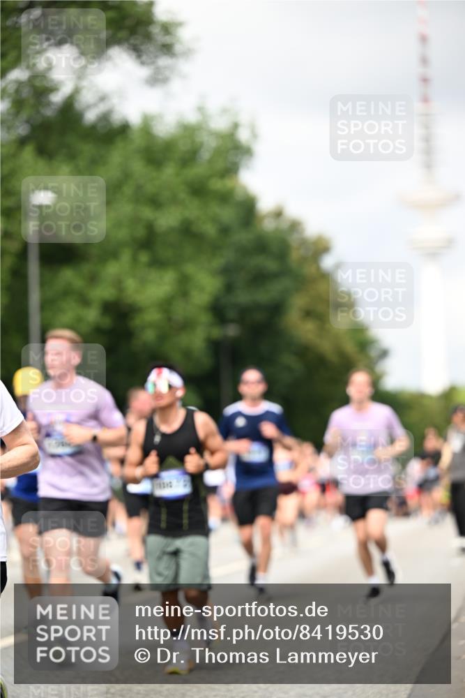 29.06.2025 - hella hamburg halbmarathon Dr. Thomas Lammeyer http://msf.ph/oto/8419530 29.06.2025 10:46:27 Kennedybrücke 1039, 1648, 1712, 2762, 2763, 2974, 3276, 3326, 3459, 3568, 4329, 4541, 4885, 5432, 5671, 5942, 6066, 6137, 6153, 6320, 6450, 6726, 6793, 7022, 7023, 7968, 8004, 8162, 8163, 8712, 9588, 10181, 10872, 11011, 11017, 11098, 11207, 11255 meine-sportfotos.de