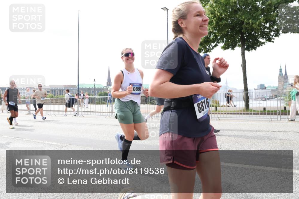 29.06.2025 - hella hamburg halbmarathon Lena Gebhardt http://msf.ph/oto/8419536 29.06.2025 10:42:41 Lombardsbrücke 2580, 0899, 8816, 1150, 1360, 1624, 1656, 1929, 1957, 1964, 1994, 2069, 2134, 2401, 2450, 2509, 2538, 2580, 2940, 2941, 3283, 3378, 3605, 3764, 3874, 4092, 4105, 4334, 4353, 4385, 4778, 4891, 4892, 5403, 5417, 5419, 5810, 6120, 6764, 6828, 6917, 7040, 7260, 7513, 7557, 7666, 8161, 8459, 8525, 8526, 8529, 8712, 8816, 9370, 9378, 9980, 10008, 10454, 10532, 10697, 11142, 11710, 12151, 12441, 13049, 13241 meine-sportfotos.de