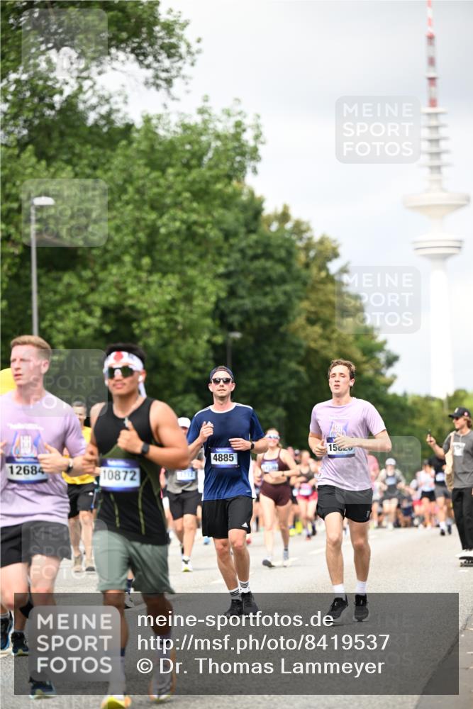 29.06.2025 - hella hamburg halbmarathon Dr. Thomas Lammeyer http://msf.ph/oto/8419537 29.06.2025 10:46:28 Kennedybrücke 1039, 1648, 1712, 2762, 2763, 2974, 3276, 3326, 3459, 3568, 4329, 4385, 4541, 4885, 5432, 5671, 5942, 6066, 6137, 6153, 6320, 6450, 6726, 7022, 7023, 7968, 8004, 8162, 8163, 8712, 9588, 10181, 10872, 11011, 11017, 11098, 11255 meine-sportfotos.de