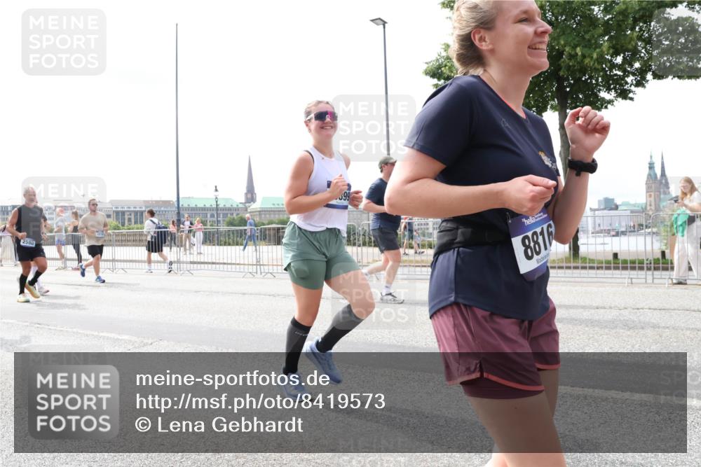 29.06.2025 - hella hamburg halbmarathon Lena Gebhardt http://msf.ph/oto/8419573 29.06.2025 10:42:41 Lombardsbrücke 1, 2580, 399, 8816, 1150, 1360, 1624, 1656, 1929, 1957, 1964, 1994, 2069, 2134, 2401, 2450, 2509, 2538, 2580, 2940, 2941, 3283, 3378, 3605, 3764, 3874, 4092, 4105, 4334, 4353, 4385, 4778, 4891, 4892, 5403, 5417, 5419, 5810, 6120, 6764, 6828, 6917, 7040, 7260, 7513, 7557, 7666, 8161, 8459, 8525, 8526, 8529, 8712, 8816, 9370, 9378, 9980, 10008, 10454, 10532, 10697, 11142, 11710, 12151, 12441, 13049, 13241 meine-sportfotos.de