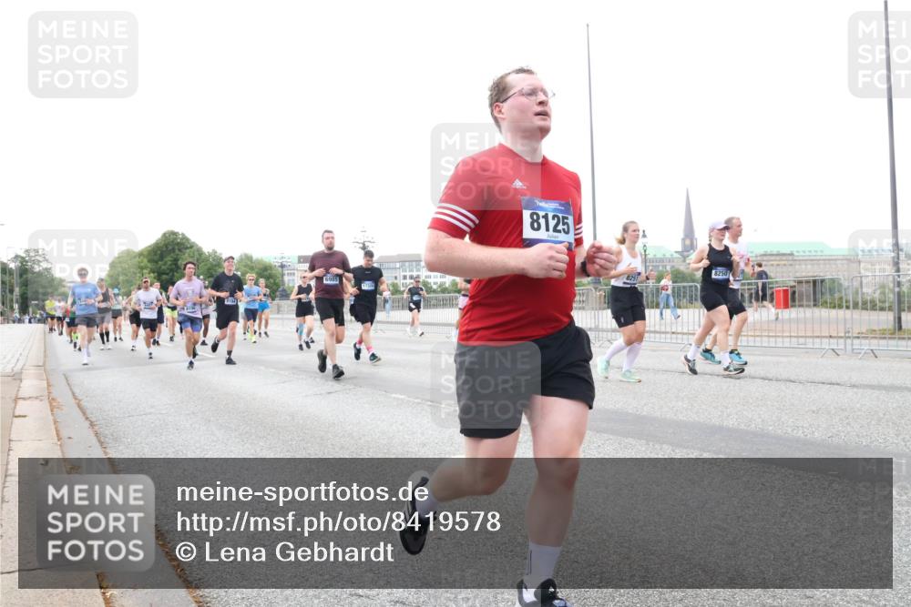 29.06.2025 - hella hamburg halbmarathon Lena Gebhardt http://msf.ph/oto/8419578 29.06.2025 10:52:17 Lombardsbrücke 8194, 6985, 17326, 8125, 8250, 1418, 1978, 2420, 2528, 3038, 3645, 4087, 4273, 4436, 4598, 4606, 4815, 5062, 5262, 5360, 6386, 6403, 6404, 6406, 6456, 6604, 6671, 6985, 7682, 7690, 7691, 7735, 7812, 8194, 8196, 8250, 8251, 8621, 9068, 9070, 9103, 9220, 9368, 9460, 9590, 9594, 9673, 9730, 9731, 10080, 10296, 10342, 10392, 10533, 10634, 10673, 10884, 10928, 11084, 11101, 11126, 11127, 11297, 11375, 11736, 11899, 11974, 12546, 12558 meine-sportfotos.de