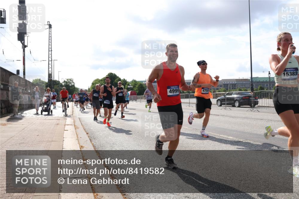 29.06.2025 - hella hamburg halbmarathon Lena Gebhardt http://msf.ph/oto/8419582 29.06.2025 09:51:28 Lombardsbrücke 1920, 16660, 4999, 4759, 15383, 1136, 1256, 1520, 1570, 1677, 1903, 1912, 1920, 1941, 1962, 2579, 2880, 2972, 3523, 3700, 4297, 4634, 4759, 4843, 4854, 4865, 4888, 4889, 4991, 4999, 5087, 5275, 5375, 5387, 5410, 6490, 6593, 6721, 6901, 7105, 7116, 7284, 7363, 7378, 7635, 7693, 7962, 8122, 8319, 8871, 8966, 9114, 9262, 9313, 9364, 9371, 9380, 9755, 9833, 9885, 10193, 10375, 10415, 10469, 10480, 10669, 10934, 11049, 11417, 11907, 11959, 12153, 12711, 14201 meine-sportfotos.de