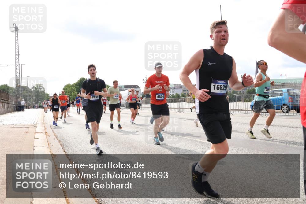 29.06.2025 - hella hamburg halbmarathon Lena Gebhardt http://msf.ph/oto/8419593 29.06.2025 10:18:14 Lombardsbrücke 1293, 4831, 15182, 9844, 16829, 4804, 1159, 1160, 1234, 1268, 1325, 1554, 1622, 1641, 1820, 1982, 2087, 2147, 2335, 2634, 2931, 3125, 3138, 3321, 3482, 3977, 4123, 4710, 4738, 4804, 5004, 5290, 5611, 5733, 5909, 6270, 6332, 7094, 7160, 7641, 7649, 7838, 7882, 7883, 8067, 8128, 8248, 8341, 8607, 8799, 9222, 9400, 9539, 9586, 9658, 9717, 9734, 9748, 9798, 9834, 9844, 9964, 10174, 10332, 10509, 10659, 10687, 10908, 12498, 13341 meine-sportfotos.de