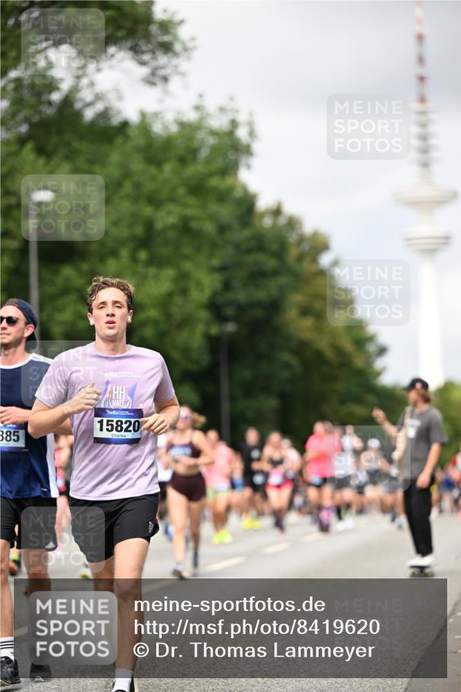 29.06.2025 - hella hamburg halbmarathon Dr. Thomas Lammeyer http://msf.ph/oto/8419620 29.06.2025 10:46:30 Kennedybrücke 1039, 1648, 1712, 2069, 2974, 3276, 3326, 3459, 3568, 4329, 4385, 4541, 4735, 4736, 4885, 5432, 5671, 5942, 6137, 6153, 6320, 6450, 6726, 7022, 7023, 7968, 8004, 8014, 8162, 8163, 8712, 9588, 10181, 10532, 10872, 11011, 11017, 11098 meine-sportfotos.de