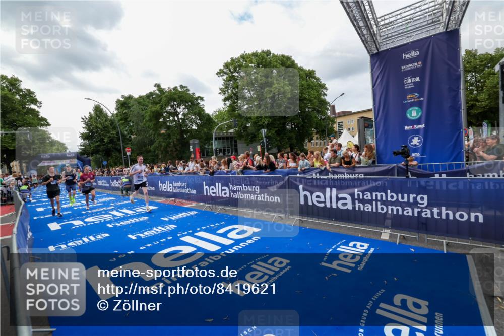 29.06.2025 - hella hamburg halbmarathon Zöllner http://msf.ph/oto/8419621 29.06.2025 10:30:39 Ziel 2460, 2851, 3845, 7231, 8318, 11413, 12049, 15253, 17322, 18235 meine-sportfotos.de