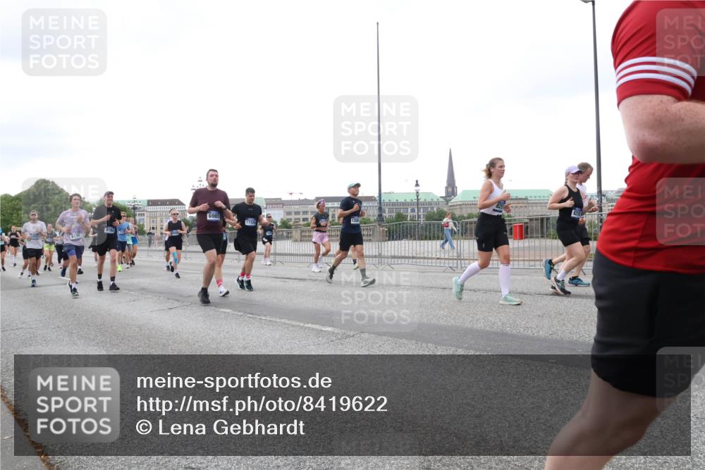 29.06.2025 - hella hamburg halbmarathon Lena Gebhardt http://msf.ph/oto/8419622 29.06.2025 10:52:17 Lombardsbrücke 8194, 8196, 6985, 17324, 1418, 1978, 2420, 2528, 3038, 3645, 4087, 4273, 4436, 4598, 4606, 4815, 5062, 5262, 5360, 6386, 6403, 6404, 6406, 6456, 6604, 6671, 6985, 7682, 7690, 7691, 7735, 7812, 8194, 8196, 8250, 8251, 8621, 9068, 9070, 9103, 9220, 9368, 9460, 9590, 9594, 9673, 9730, 9731, 10080, 10296, 10342, 10392, 10533, 10634, 10673, 10884, 10928, 11084, 11101, 11126, 11127, 11297, 11375, 11736, 11899, 11974, 12546, 12558 meine-sportfotos.de