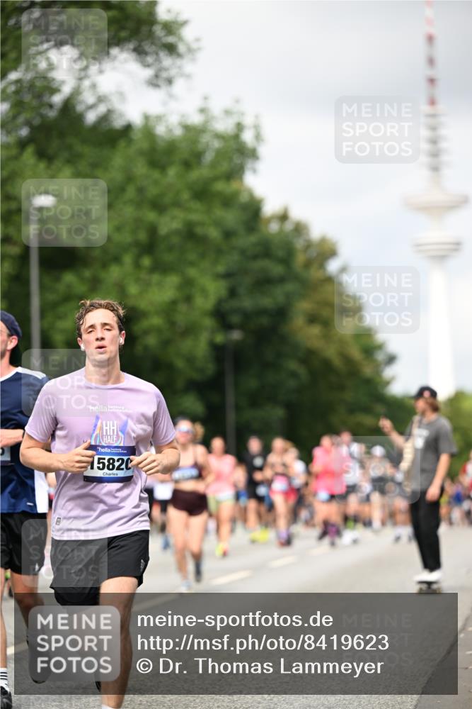 29.06.2025 - hella hamburg halbmarathon Dr. Thomas Lammeyer http://msf.ph/oto/8419623 29.06.2025 10:46:30 Kennedybrücke 1039, 1648, 1712, 2069, 2974, 3276, 3326, 3459, 3568, 4329, 4385, 4541, 4735, 4736, 4885, 5432, 5671, 5942, 6137, 6153, 6320, 6450, 6726, 7022, 7023, 7968, 8004, 8014, 8162, 8163, 8712, 9588, 10181, 10532, 10872, 11011, 11017, 11098 meine-sportfotos.de