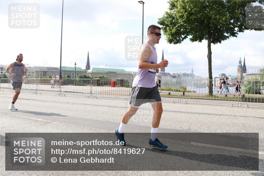 29.06.2025 - hella hamburg halbmarathon Lena Gebhardt http://msf.ph/oto/8419627 29.06.2025 10:05:36 Lombardsbrücke 1229, 1863, 1936, 1981, 2288, 2298, 2471, 2540, 2624, 3461, 3578, 3929, 4014, 4220, 4782, 5073, 5762, 6059, 7826, 8894, 8909, 8999, 9007, 9075, 9165, 9339, 9477, 9559, 9680, 9736, 9737, 9738, 9917, 10343, 10694, 10791, 10998, 11784, 11873, 11958, 12557, 13221, 13717, 14203, 14465, 14642, 16092, 16478, 16546, 16847, 17707, 17731, 17740, 17885, 18616, 18617, 18973, 19034, 19248 meine-sportfotos.de