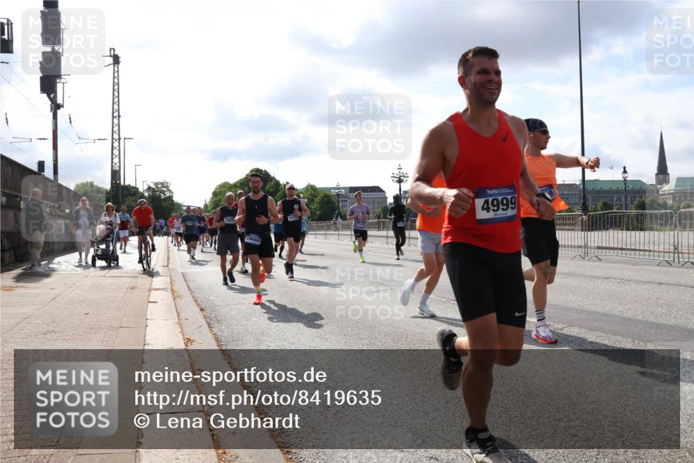 29.06.2025 - hella hamburg halbmarathon Lena Gebhardt http://msf.ph/oto/8419635 29.06.2025 09:51:28 Lombardsbrücke 1920, 16660, 14722, 4999, 1136, 1256, 1520, 1570, 1677, 1903, 1912, 1920, 1941, 1962, 2579, 2880, 2972, 3523, 3700, 4297, 4634, 4759, 4843, 4854, 4865, 4888, 4889, 4991, 4999, 5087, 5275, 5375, 5387, 5410, 6490, 6593, 6721, 6901, 7105, 7116, 7284, 7363, 7378, 7635, 7693, 7962, 8122, 8319, 8871, 8966, 9114, 9262, 9313, 9364, 9371, 9380, 9755, 9833, 9885, 10193, 10375, 10415, 10469, 10480, 10669, 10934, 11049, 11417, 11907, 11959, 12153, 12711, 14201 meine-sportfotos.de