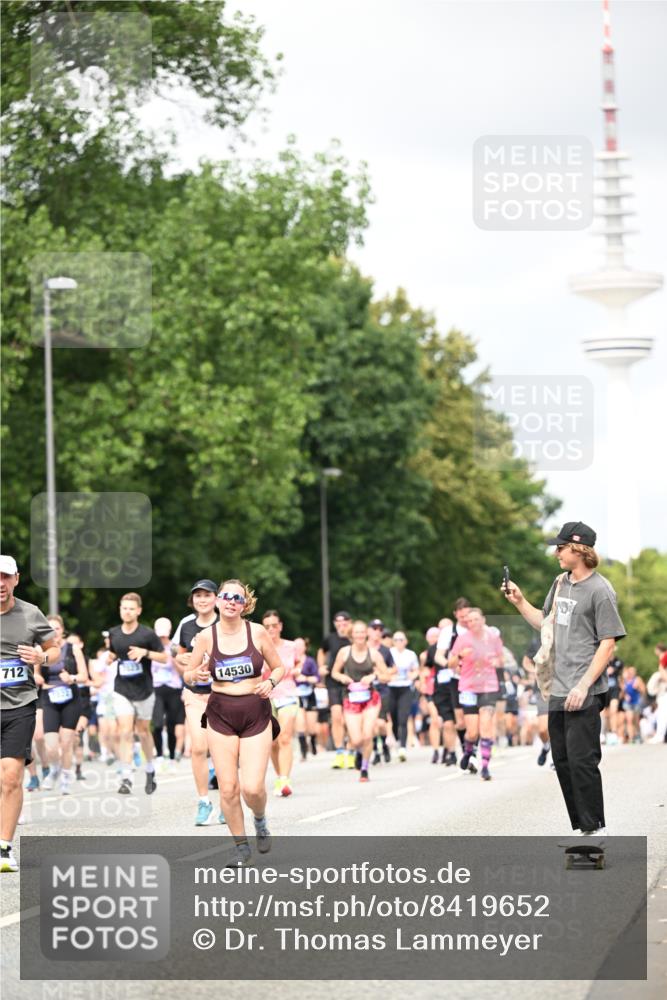 29.06.2025 - hella hamburg halbmarathon Dr. Thomas Lammeyer http://msf.ph/oto/8419652 29.06.2025 10:46:32 Kennedybrücke 1039, 1648, 1712, 2069, 2974, 3276, 3326, 3459, 3568, 4329, 4385, 4541, 4735, 4736, 4885, 5432, 5671, 5942, 6137, 6153, 6320, 6450, 6726, 7022, 7023, 7968, 8004, 8014, 8162, 8163, 8712, 9588, 10181, 10532, 10872, 11011, 11017, 11098 meine-sportfotos.de