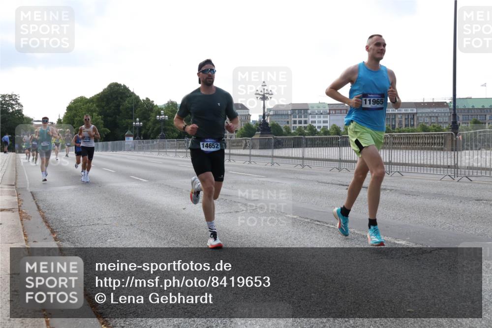 29.06.2025 - hella hamburg halbmarathon Lena Gebhardt http://msf.ph/oto/8419653 29.06.2025 09:41:52 Lombardsbrücke 14019, 18124, 14652, 11965, 1241, 2459, 2604, 2892, 4128, 4571, 6559, 7142, 7862, 9442, 10234, 10485, 10780, 11194, 11965, 12067, 12641, 13440, 13751, 13780, 14019, 14107, 14506, 16169, 16361, 16484, 17003, 17752, 17856, 18124, 18897 meine-sportfotos.de