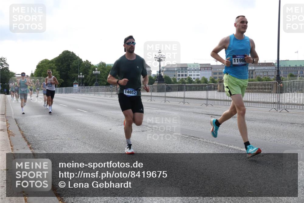 29.06.2025 - hella hamburg halbmarathon Lena Gebhardt http://msf.ph/oto/8419675 29.06.2025 09:41:52 Lombardsbrücke 14019, 18124, 14652, 11965, 1241, 2459, 2604, 2892, 4128, 4571, 6559, 7142, 7862, 9442, 10234, 10485, 10780, 11194, 11965, 12067, 12641, 13440, 13751, 13780, 14019, 14107, 14506, 16169, 16361, 16484, 17003, 17752, 17856, 18124, 18897 meine-sportfotos.de
