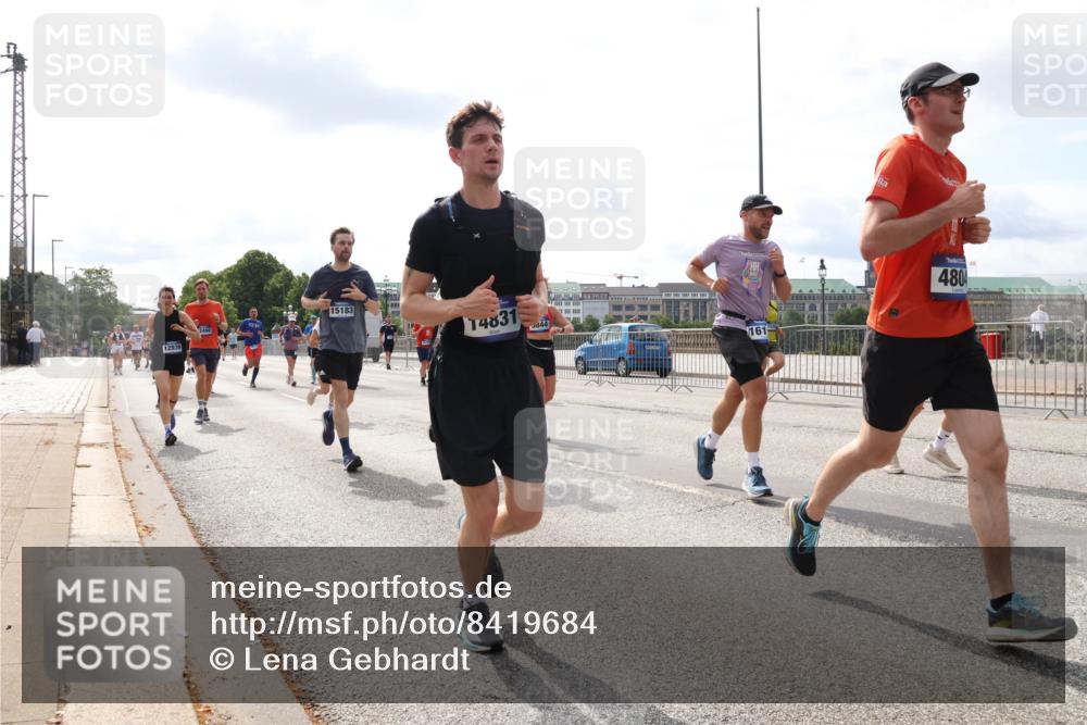 29.06.2025 - hella hamburg halbmarathon Lena Gebhardt http://msf.ph/oto/8419684 29.06.2025 10:18:15 Lombardsbrücke 12939, 15183, 14831, 644, 161, 480, 1159, 1160, 1234, 1268, 1325, 1554, 1622, 1641, 1820, 1982, 2087, 2147, 2335, 2634, 2931, 3125, 3138, 3321, 3482, 3977, 4123, 4383, 4710, 4738, 4804, 5004, 5290, 5611, 5733, 5909, 6270, 6332, 6533, 7094, 7160, 7641, 7649, 7838, 7882, 7883, 8067, 8128, 8248, 8341, 8607, 8799, 9222, 9539, 9586, 9658, 9717, 9734, 9748, 9798, 9834, 9844, 9964, 10174, 10332, 10509, 10659, 10687, 10908, 12498, 13341 meine-sportfotos.de