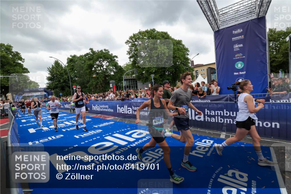 29.06.2025 - hella hamburg halbmarathon Zöllner http://msf.ph/oto/8419701 29.06.2025 10:52:43 Ziel 2287, 2346, 2670, 3952, 3999, 5116, 6561, 6562, 7475, 9739, 9869, 10115, 11459, 11689, 12450, 12482, 13051, 14122, 15001, 16467 meine-sportfotos.de
