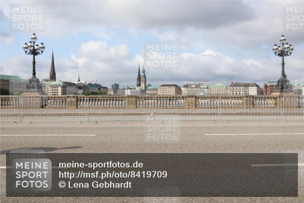 29.06.2025 - hella hamburg halbmarathon Lena Gebhardt http://msf.ph/oto/8419709 29.06.2025 08:57:38 Lombardsbrücke  meine-sportfotos.de