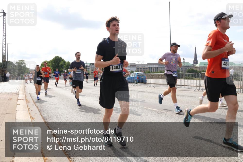 29.06.2025 - hella hamburg halbmarathon Lena Gebhardt http://msf.ph/oto/8419710 29.06.2025 10:18:15 Lombardsbrücke 12498, 15183, 14831, 161, 480, 1159, 1160, 1234, 1268, 1325, 1554, 1622, 1641, 1820, 1982, 2087, 2147, 2335, 2634, 2931, 3125, 3138, 3321, 3482, 3977, 4123, 4383, 4710, 4738, 4804, 5004, 5290, 5611, 5733, 5909, 6270, 6332, 6533, 7094, 7160, 7641, 7649, 7838, 7882, 7883, 8067, 8128, 8248, 8341, 8607, 8799, 9222, 9539, 9586, 9658, 9717, 9734, 9748, 9798, 9834, 9844, 9964, 10174, 10332, 10509, 10659, 10687, 10908, 12498, 13341 meine-sportfotos.de