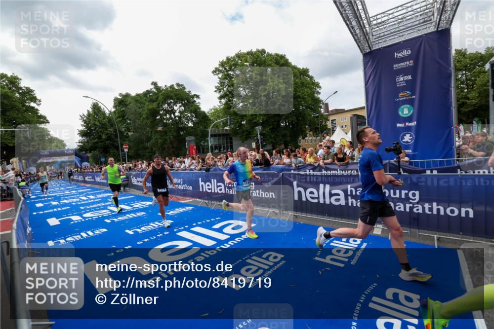29.06.2025 - hella hamburg halbmarathon Zöllner http://msf.ph/oto/8419719 29.06.2025 10:30:42 Ziel 2851, 3845, 7231, 7481, 8318, 11413, 12049, 17322, 18235 meine-sportfotos.de