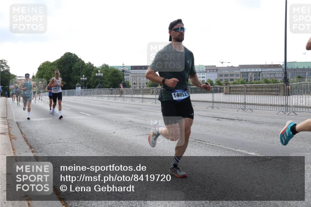 29.06.2025 - hella hamburg halbmarathon Lena Gebhardt http://msf.ph/oto/8419720 29.06.2025 09:41:52 Lombardsbrücke 18124, 4019, 14652, 1241, 2459, 2604, 2892, 4128, 4571, 6559, 7142, 7862, 9442, 10234, 10485, 10780, 11194, 11965, 12067, 12641, 13440, 13751, 13780, 14019, 14107, 14506, 16169, 16361, 16484, 17003, 17752, 17856, 18124, 18897 meine-sportfotos.de