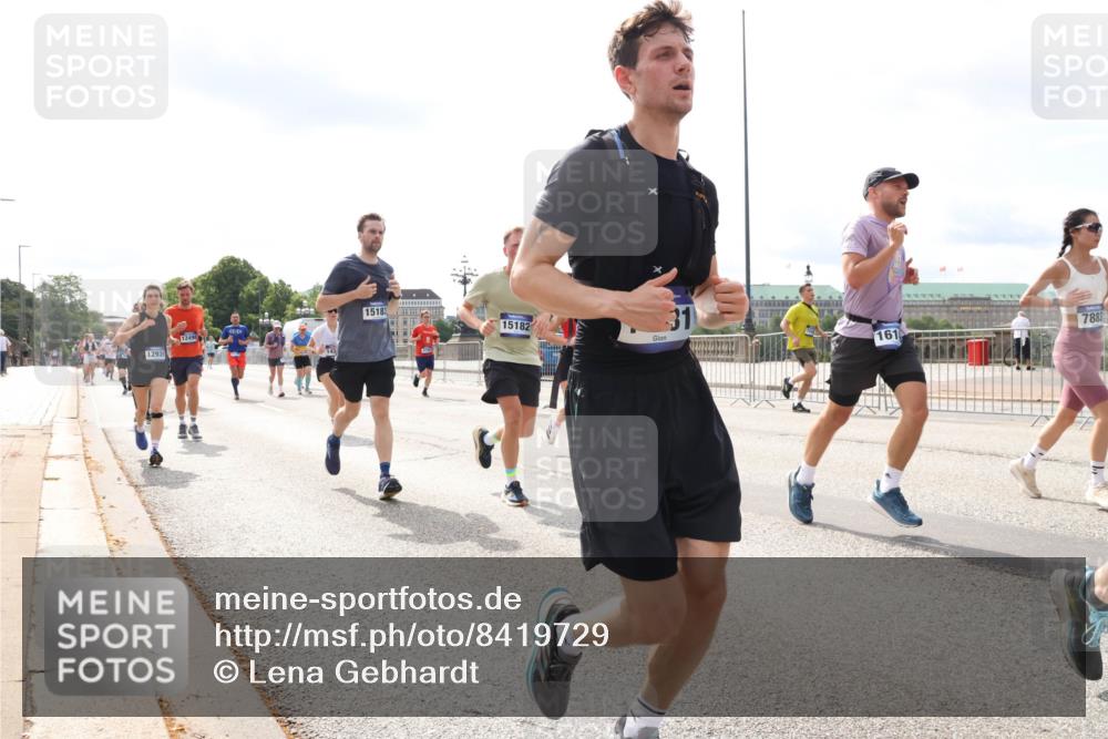 29.06.2025 - hella hamburg halbmarathon Lena Gebhardt http://msf.ph/oto/8419729 29.06.2025 10:18:15 Lombardsbrücke 12939, 12498, 143, 15183, 15182, 7883, 161, 1159, 1160, 1234, 1268, 1325, 1554, 1622, 1641, 1820, 1982, 2087, 2147, 2335, 2634, 2931, 3125, 3138, 3321, 3482, 3977, 4123, 4383, 4710, 4738, 4804, 5004, 5290, 5611, 5733, 5909, 6270, 6332, 6533, 7094, 7160, 7641, 7649, 7838, 7882, 7883, 8067, 8128, 8248, 8341, 8607, 8799, 9222, 9539, 9586, 9658, 9717, 9734, 9748, 9798, 9834, 9844, 9964, 10174, 10332, 10509, 10659, 10687, 10908, 12498, 13341 meine-sportfotos.de