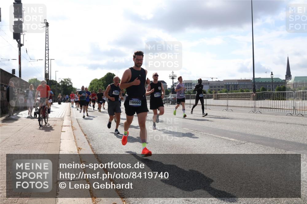 29.06.2025 - hella hamburg halbmarathon Lena Gebhardt http://msf.ph/oto/8419740 29.06.2025 09:51:29 Lombardsbrücke 1920, 16660, 14722, 1136, 1256, 1520, 1570, 1903, 1912, 1920, 1941, 1962, 2579, 2653, 2880, 2972, 3523, 3700, 4297, 4634, 4759, 4843, 4854, 4865, 4888, 4889, 4991, 4999, 5087, 5275, 5375, 5387, 5410, 6490, 6593, 6721, 6901, 7092, 7105, 7116, 7284, 7363, 7378, 7693, 7962, 8122, 8319, 8346, 8871, 8966, 9114, 9262, 9313, 9364, 9371, 9755, 9833, 9885, 10193, 10375, 10415, 10469, 10480, 10669, 10934, 11049, 11417, 11907, 11959, 12153, 12711, 14201 meine-sportfotos.de