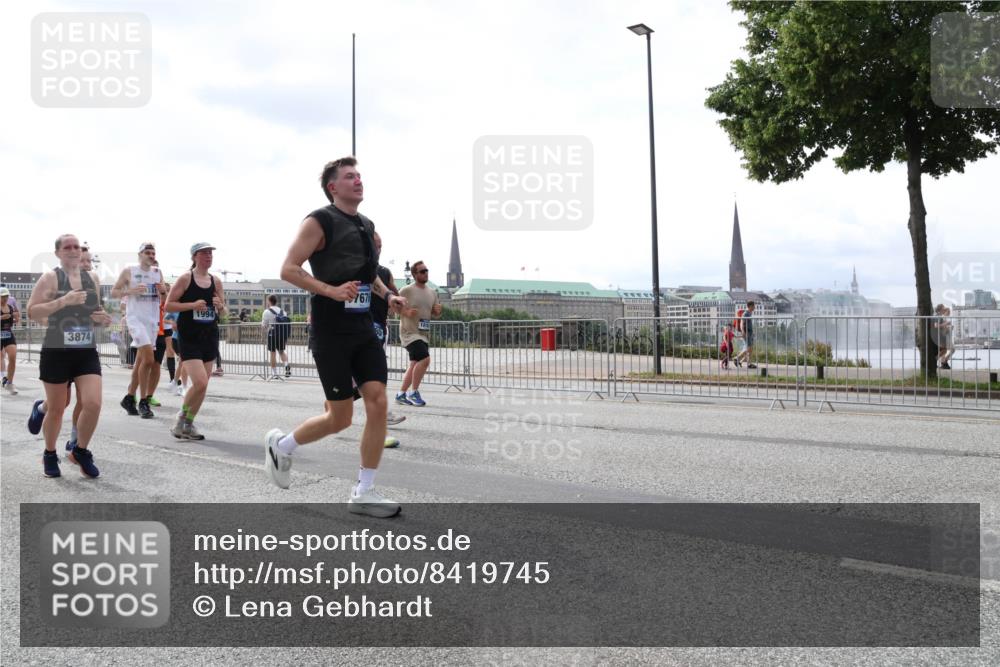 29.06.2025 - hella hamburg halbmarathon Lena Gebhardt http://msf.ph/oto/8419745 29.06.2025 10:42:43 Lombardsbrücke 3874, 1994, 7676, 1150, 1360, 1624, 1656, 1929, 1957, 1964, 1994, 2069, 2134, 2401, 2450, 2509, 2538, 2580, 2940, 2941, 3283, 3378, 3605, 3764, 3874, 4092, 4105, 4334, 4353, 4385, 4778, 4891, 4892, 5067, 5403, 5417, 5419, 5810, 6120, 6764, 6828, 7040, 7260, 7513, 7557, 7666, 8161, 8459, 8525, 8526, 8529, 8712, 8816, 9304, 9370, 9378, 9980, 10008, 10454, 10532, 10697, 11142, 11710, 12151, 12441, 13049, 13241 meine-sportfotos.de